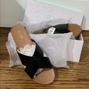 Abound Skylar Cross Band Flat